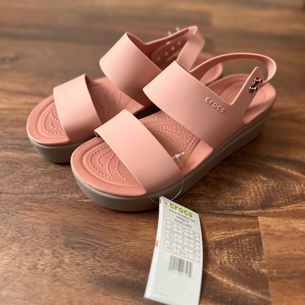Crocs Brooklyn Low Wedge size 8 Pale Blush NWT